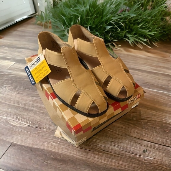 comfort plus Shoes - NWT Woman's smart fit Shoes